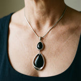 Chic Vintage Pendant Necklace Featuring a Black Stone